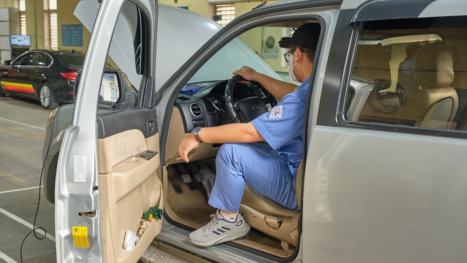 Vì sao vẫn phải "đạp thốc ga" khi kiểm định khí thải ô tô động cơ diesel?
