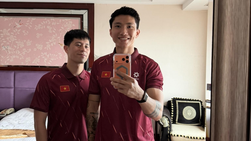 Sao Việt 25/3: Đoàn Văn Hậu “gây bão like” với ảnh lên tuyển cùng Đình Trọng