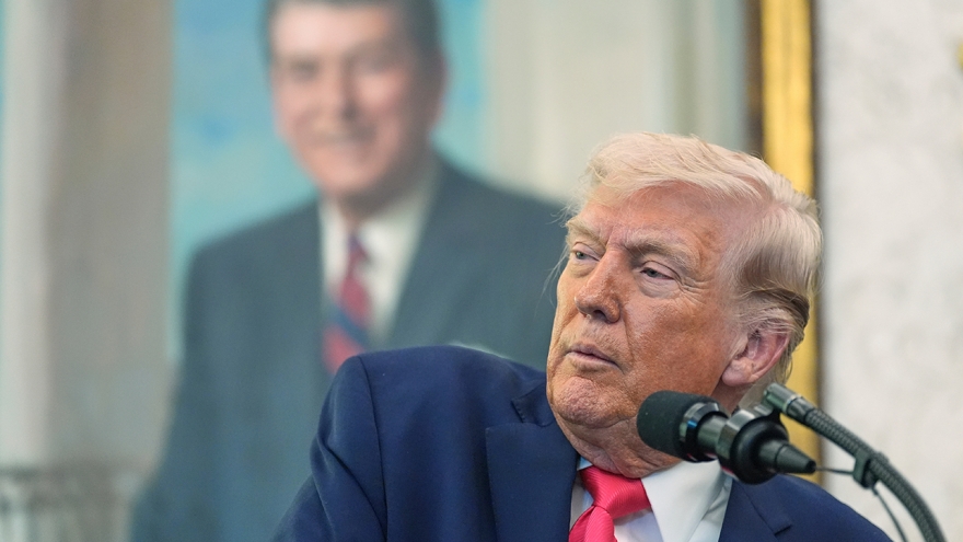 Phải chăng ông Trump chỉ đang cố gắng câu giờ với Iran?