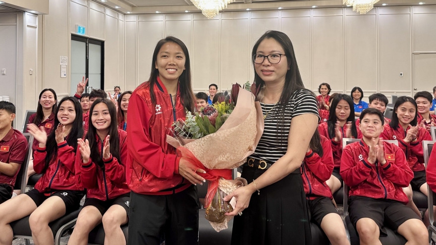ĐT nữ Việt Nam nhận món quà ý nghĩa trong ngày 8/3
