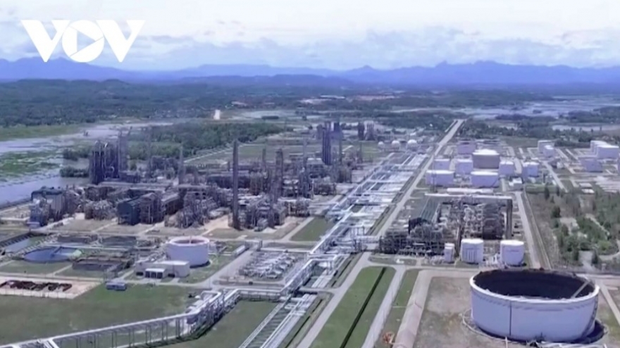 Dung Quat Refinery maintains high capacity, imports crude oil from US suppliers