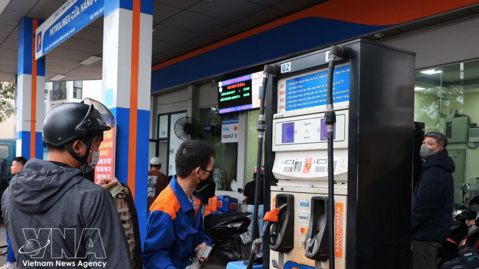 Energy giants work hard to roll out E10 RON95 sale ahead of schedule