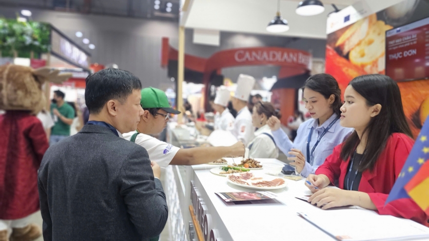 400 firms join HCM City international food and beverage exhibition