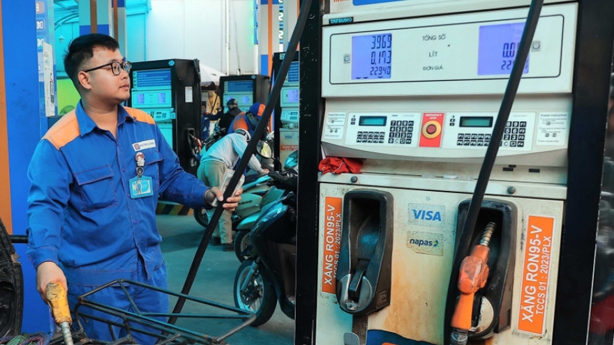 Vietnam cuts fuel taxes to zero till April 15 to stabilise energy market