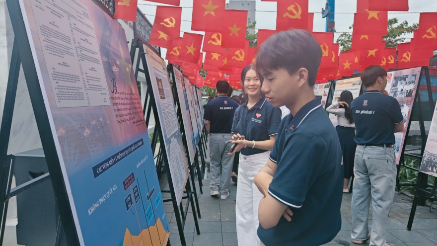 Trưng bày chuyên đề “Quốc hội, HĐND với chủ quyền biển đảo”