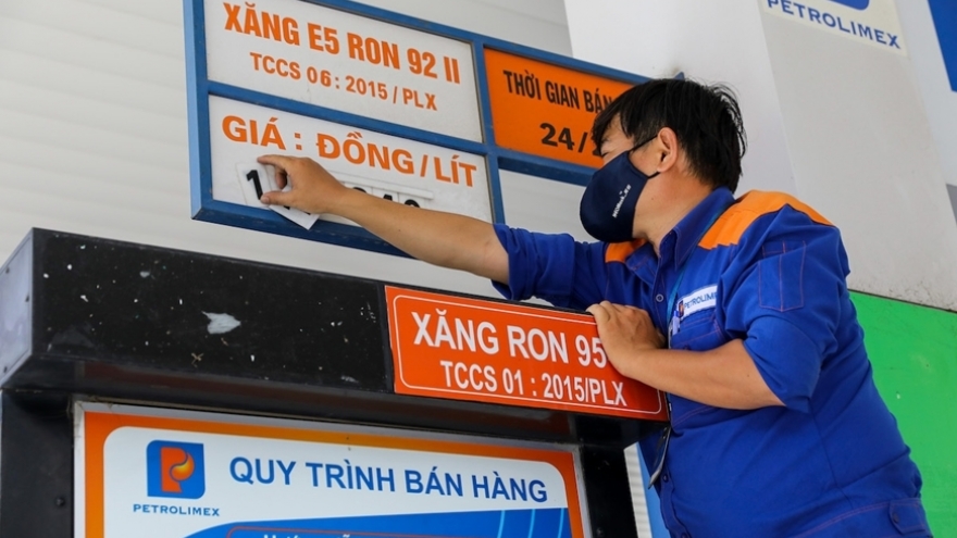 Từ 23h ngày 24/3: Giá xăng RON 95-III tăng lên 33.840 đồng/lít