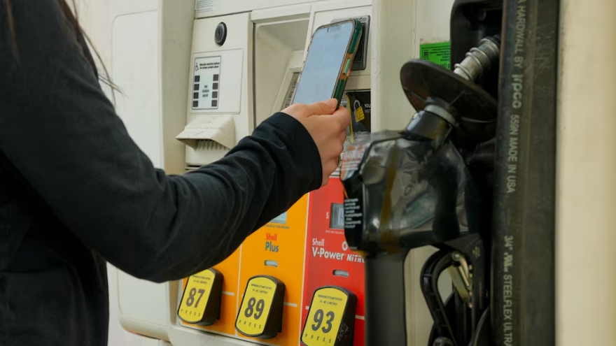 Ba Lan cảnh báo về tình trạng trục lợi khi giá nhiên liệu tăng vọt