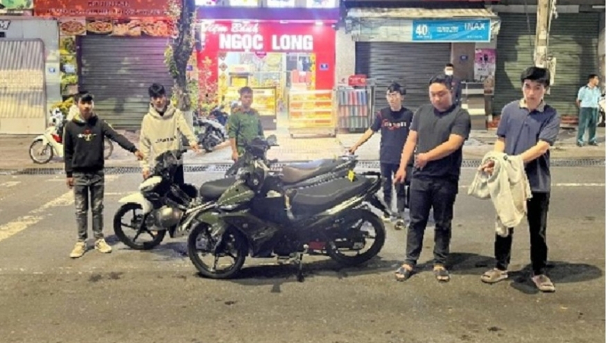 Giả danh công an, 3 thanh niên chặn xe người đi đường để "xử phạt"