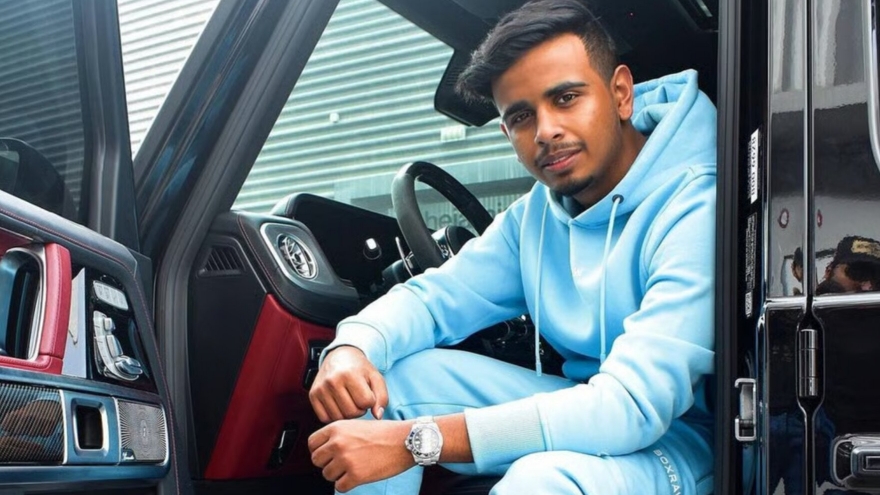 Rich kid Dubai: 16 tuổi được tặng siêu xe, nuôi thú hoang trong nhà, giờ ra sao?