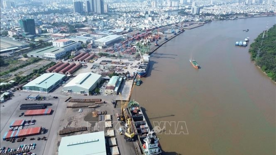 Vietnam tightens shipping safety, prepares contingency plans over Middle East risk