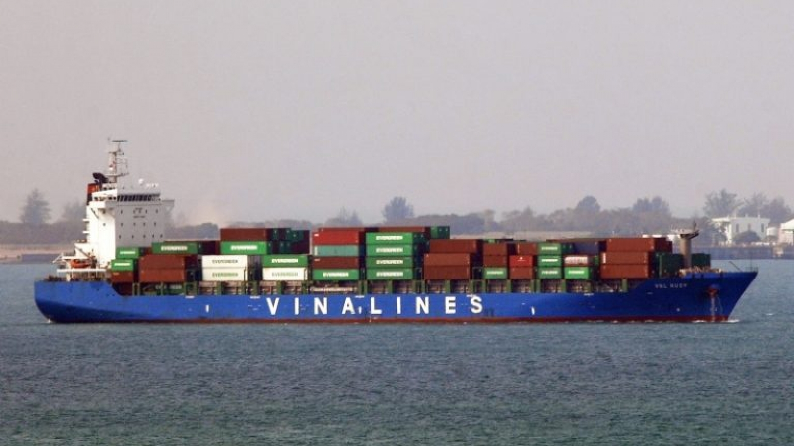 Kiến nghị hỗ trợ tàu biển Việt Nam qua eo Hormuz, giữ ổn định giá cước vận tải