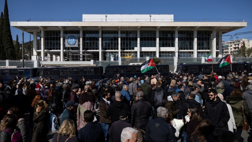 Hàng nghìn người biểu tình trên khắp Hy Lạp phản đối xung đột ở Trung Đông