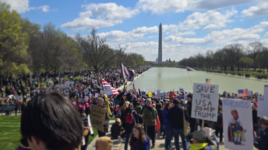 Biểu tình “No King” diễn ra trên toàn nước Mỹ phản đối Tổng thống Trump
