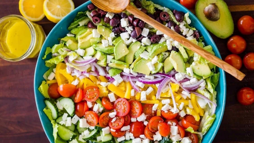 6 thực phẩm nhà nào cũng có, ăn sống bổ dưỡng hơn cả khi nấu chín