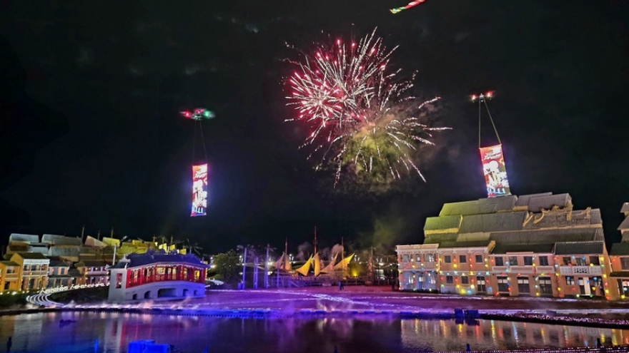 Hoi An dazzles at opening of Festival of Light and Heritage