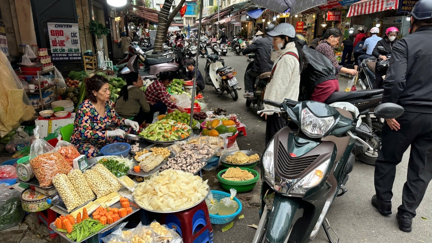 Thị trường Rằm tháng Giêng: Nguồn cung dồi dào, giá cả ổn định