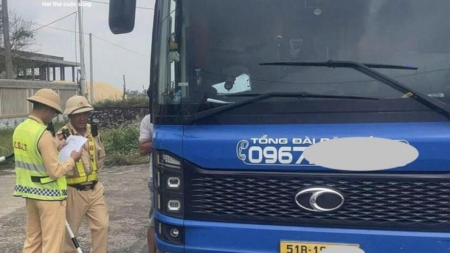 Xe khách chở quá 19 người, bị phạt hơn 140 triệu đồng