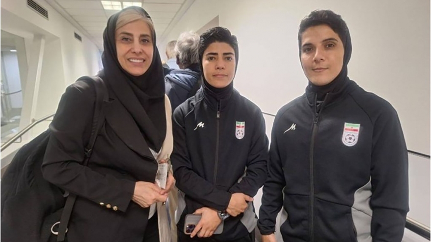 Năm cầu thủ Iran đổi ý rời khỏi Australia