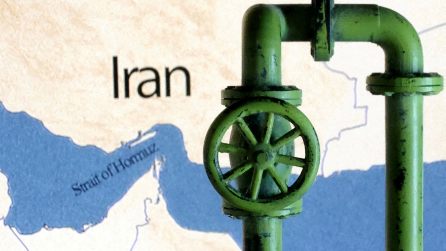 Eo biển Hormuz tắc nghẽn, 1/5 nguồn cung dầu thế giới mắc kẹt