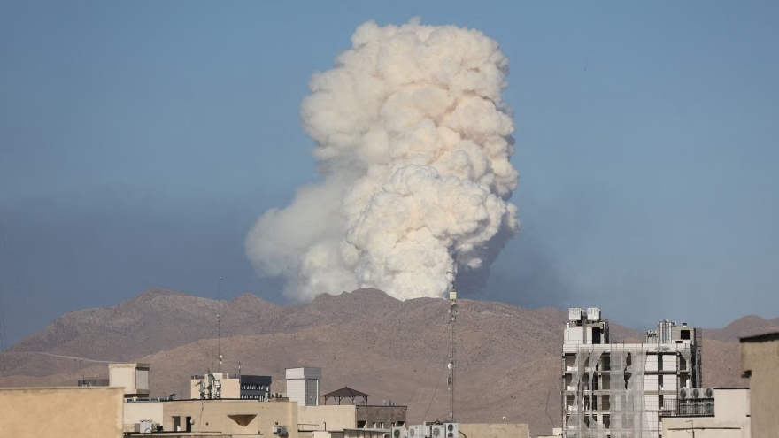 Chiến sự Trung Đông: Israel tăng cường không kích Iran, Tehran đáp trả mạnh mẽ