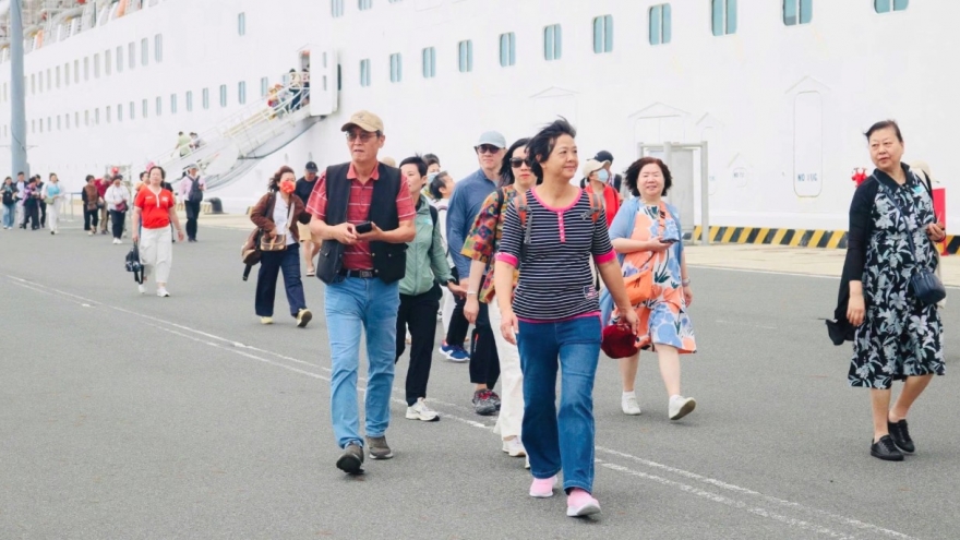 2,200 cruise tourists arrive in Khanh Hoa aboard international cruise ship