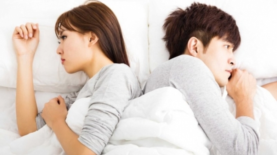 Vợ bỗng lạnh nhạt chuyện chăn gối, bác sĩ bật mí cách giúp nàng “muốn yêu” trở lại