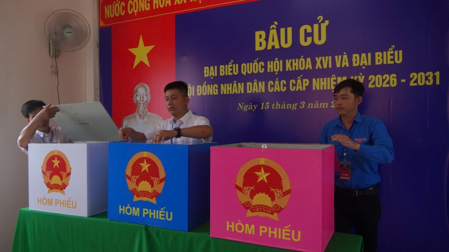 Phó Chủ tịch Quốc hội Trần Quang Phương kiểm tra công tác bầu cử tại Cần Thơ