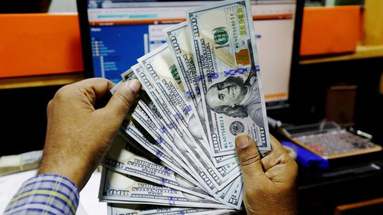 Tỷ giá USD hôm nay 7/3: Giá USD bán ra tạm dừng tại mốc 26.307 đồng/USD