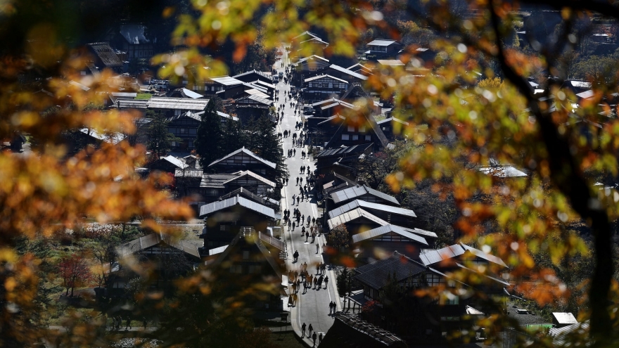 Làng cổ Shirakawago tìm cách giảm áp lực từ du lịch