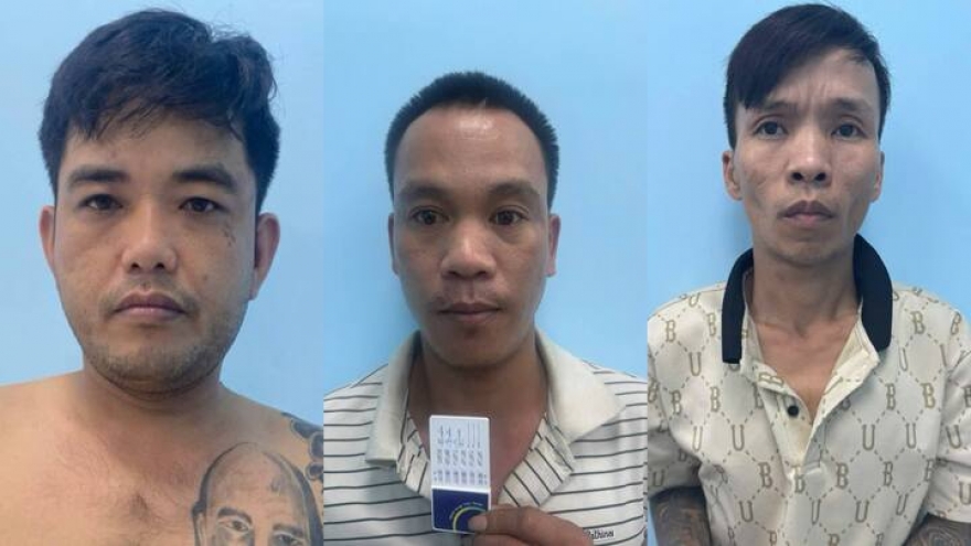 Kẻ buôn ma túy rút dao chống trả công an khi bị vây bắt