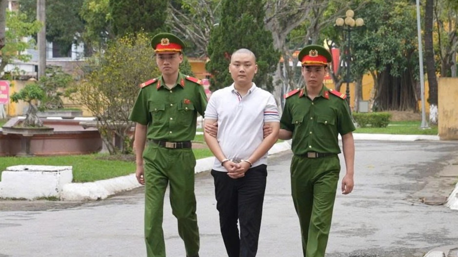 Hành trình sa ngã của học sinh lớp 12 cầm đầu đường dây phát tán mã độc toàn cầu