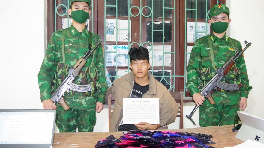 Bắt quả tang đối tượng vận chuyển 60.000 viên ma túy tổng hợp ở Điện Biên