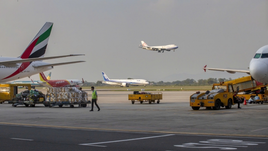 Gần 2.800 hành khách bị ảnh hưởng, 13 chuyến bay Việt Nam - Trung Đông phải hủy