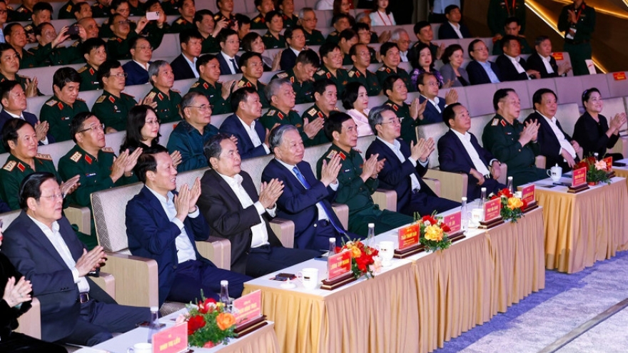 Party chief attends chamber symphony concert in Hanoi