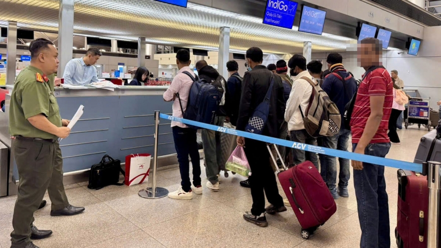 Đồng Nai trục xuất 36 người Bangladesh lao động bất hợp pháp về nước