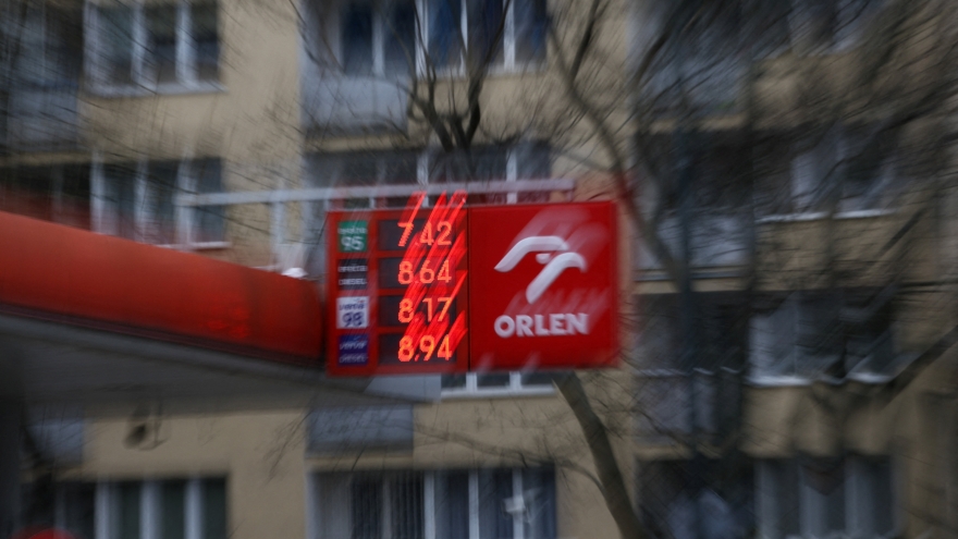 Ba Lan áp giá trần nhiên liệu, bất chấp cảnh báo từ EC