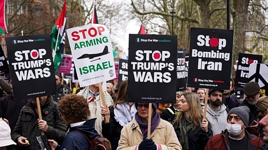 Hàng nghìn người biểu tình ở London phản đối các cuộc không kích của Mỹ vào Iran