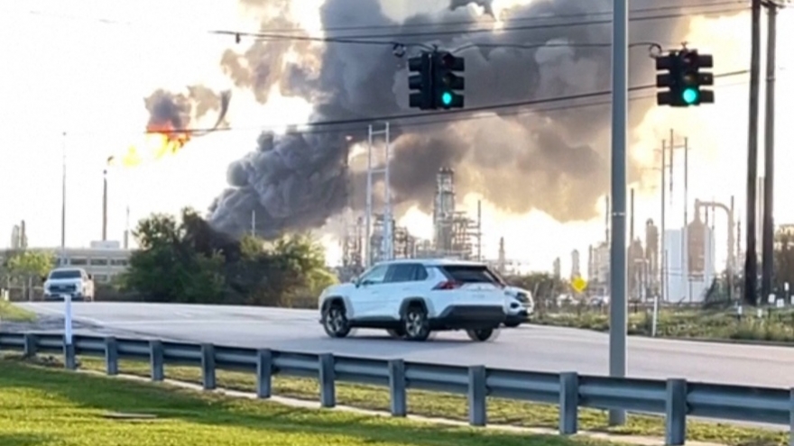 Vụ nổ nhà máy lọc dầu ở Port Arthur (Mỹ): Người dân được lệnh trú ẩn khẩn cấp