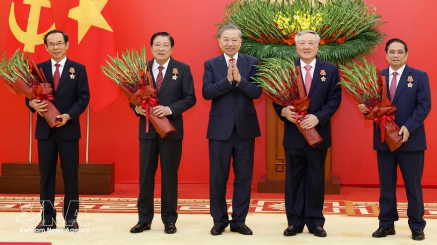 Party chief presents elite honours to incumbent, former leaders