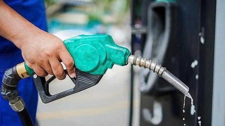 Petrol prices surge to four-year peak as global oil market turns volatile