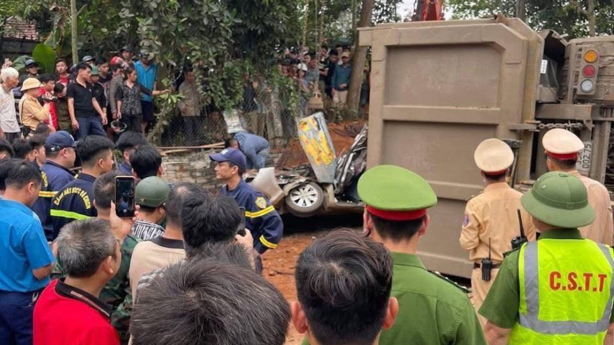 Xe đầu kéo lật đè ô tô, xe máy tại Phú Thọ: Nguyên nhân sơ bộ do đi sai phần đường
