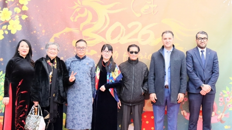 Overseas Vietnamese in North Africa impressed by achievements of 15th NA