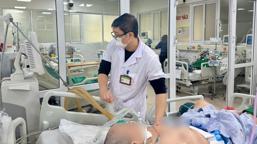 Nam thanh niên bị uốn ván co cơ toàn thân chỉ từ vết thương nhỏ