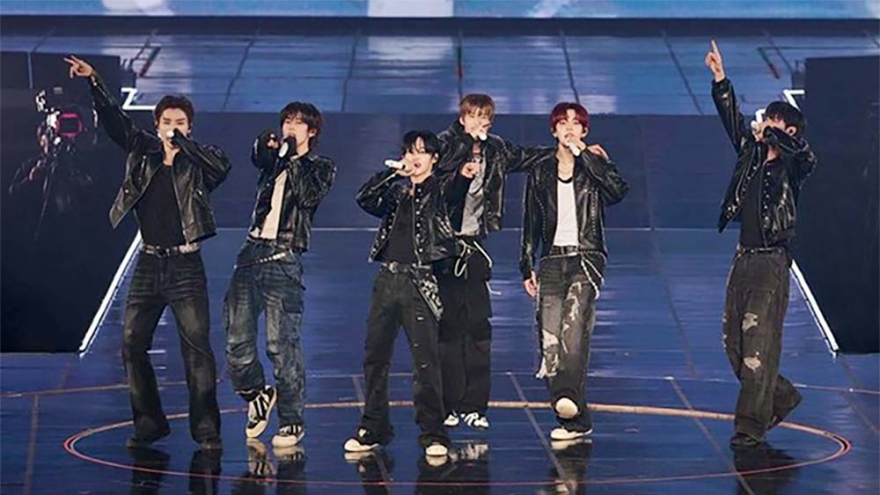 RIIZE kết thúc chuyến lưu diễn thế giới đầu tiên bằng màn trình diễn bùng nổ