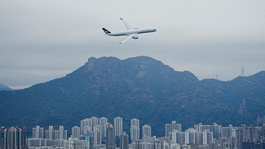 Nhiều hãng hàng không châu Á tăng giá vé, điều chỉnh lịch bay