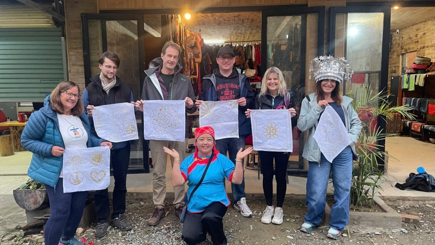 Phụ nữ vùng cao làm du lịch từ mạch nguồn văn hóa Hoàng Liên Sơn