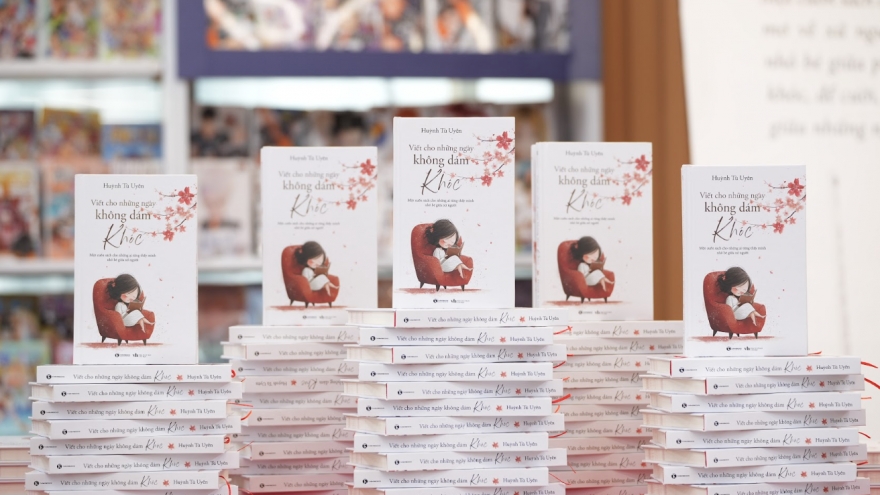 “Viết cho những ngày không dám khóc” - cuốn sách đồng cảm với người trẻ xa quê