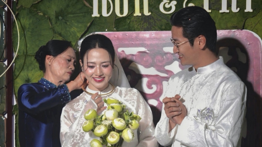 Sao Việt 8/3: Lễ ăn hỏi ấm cúng của diễn viên VTV Việt Hoa – Trọng Trí