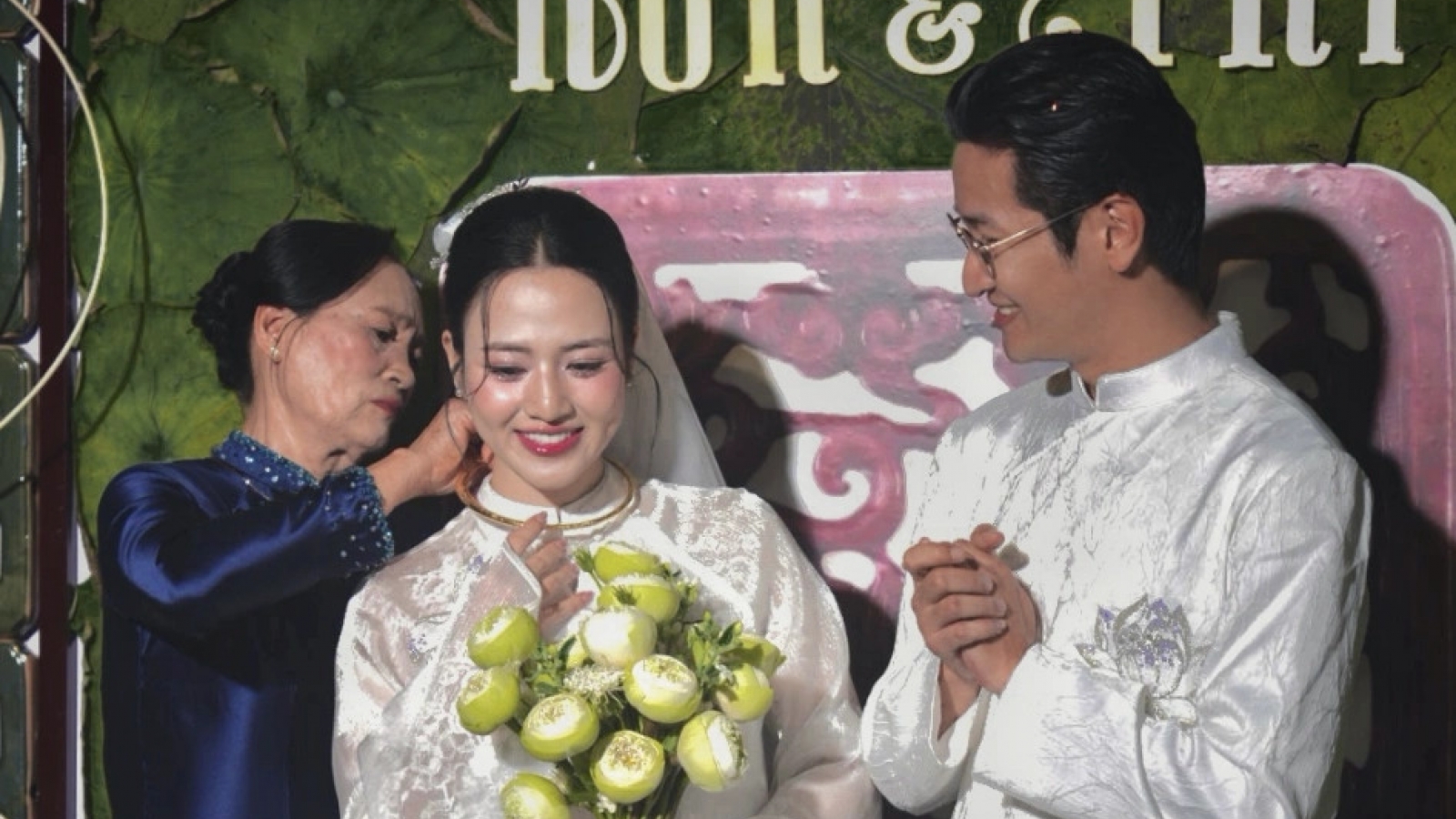 Sao Việt 8/3: Lễ ăn hỏi ấm cúng của diễn viên VTV Việt Hoa – Trọng Trí