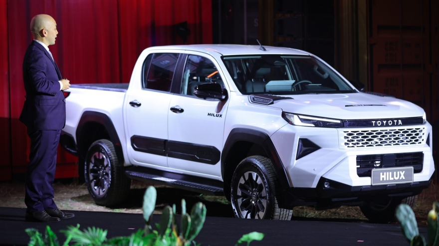 Toyota Hilux chứng minh sức hút với 871 xe bán ra chỉ sau 1 tháng ra mắt